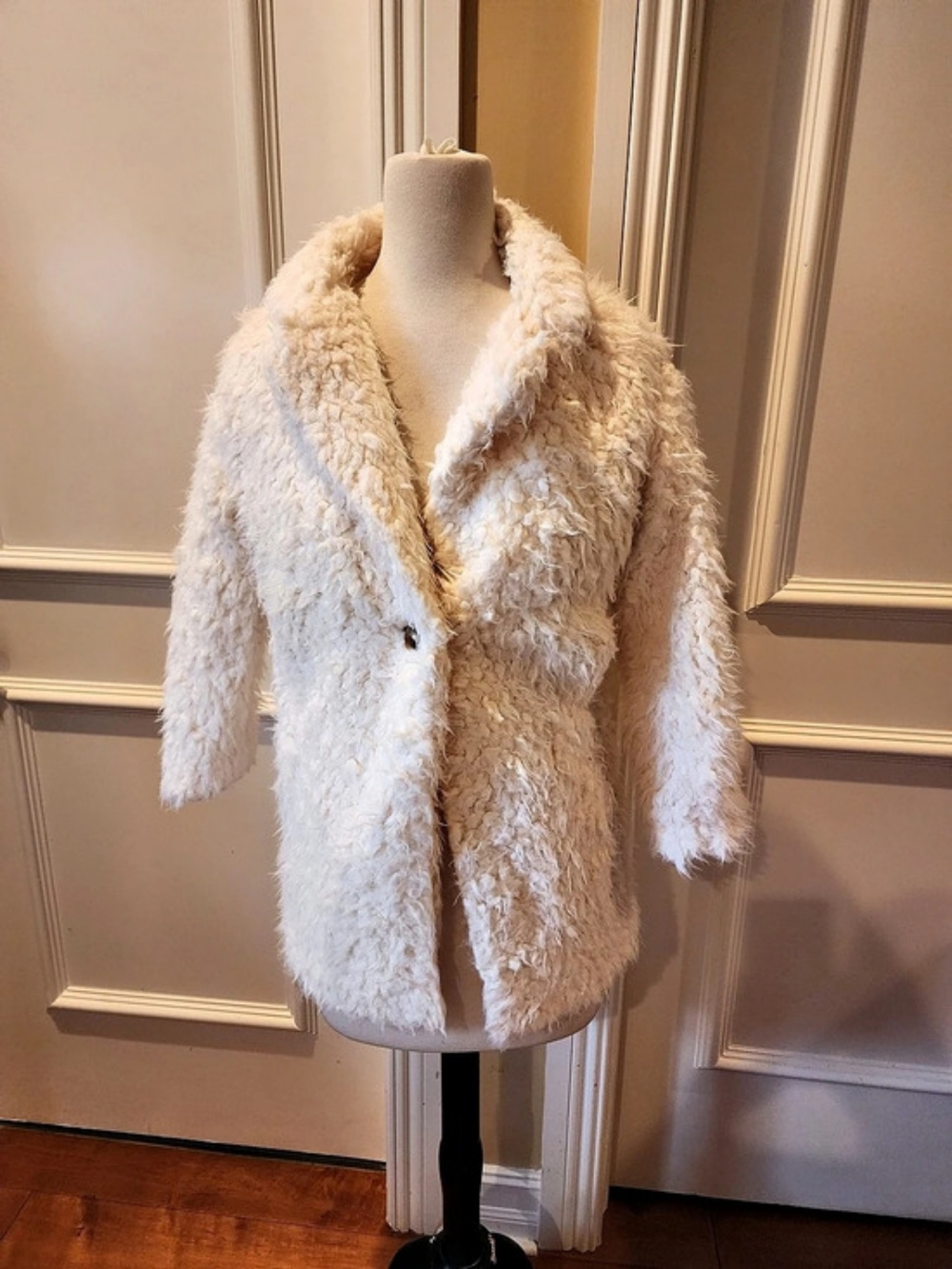 art class Teddy Coat in Cream Small Like New